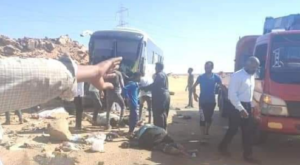 وفاة 3 سودانيين وإصابة 13 في حادث انقلاب بص سفري بأسوان